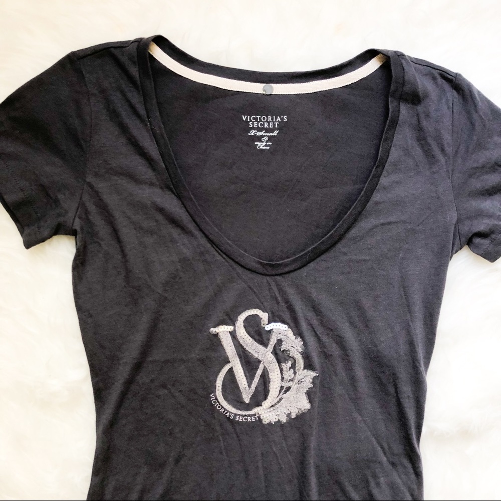 Victoria’s Secret Gray Sequin Logo Soft Scoopneck Tee – Size XS - Picture 3 of 5